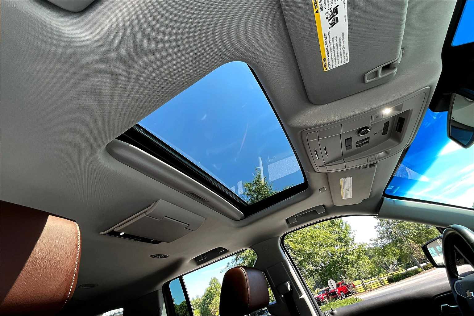 2019 Chevrolet Suburban Premier photo 13