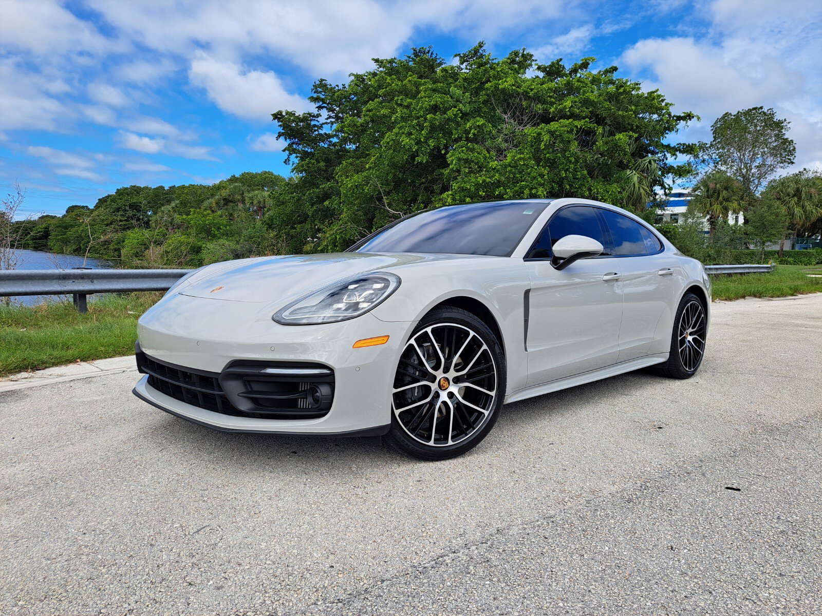 2023 Porsche Panamera Platinum Edition's photo