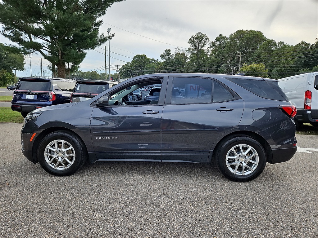 2022 Chevrolet Equinox LS photo 4
