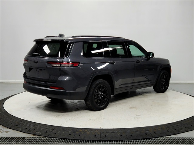 2024 Jeep Grand Cherokee Altitude photo 2