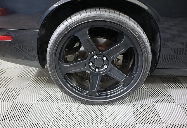 2014 Dodge Challenger R/T photo 9