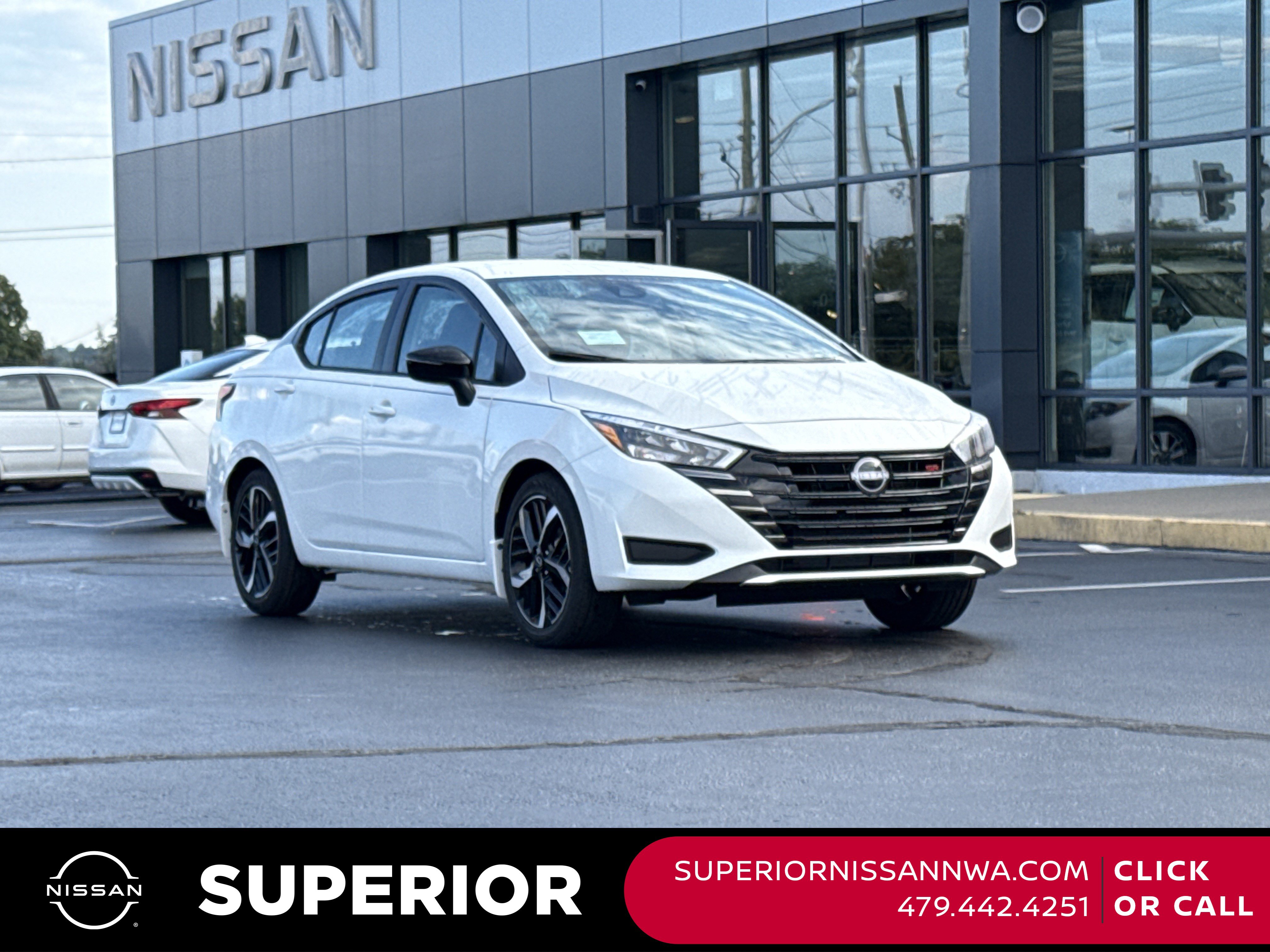 2025 Nissan Versa SR's photo