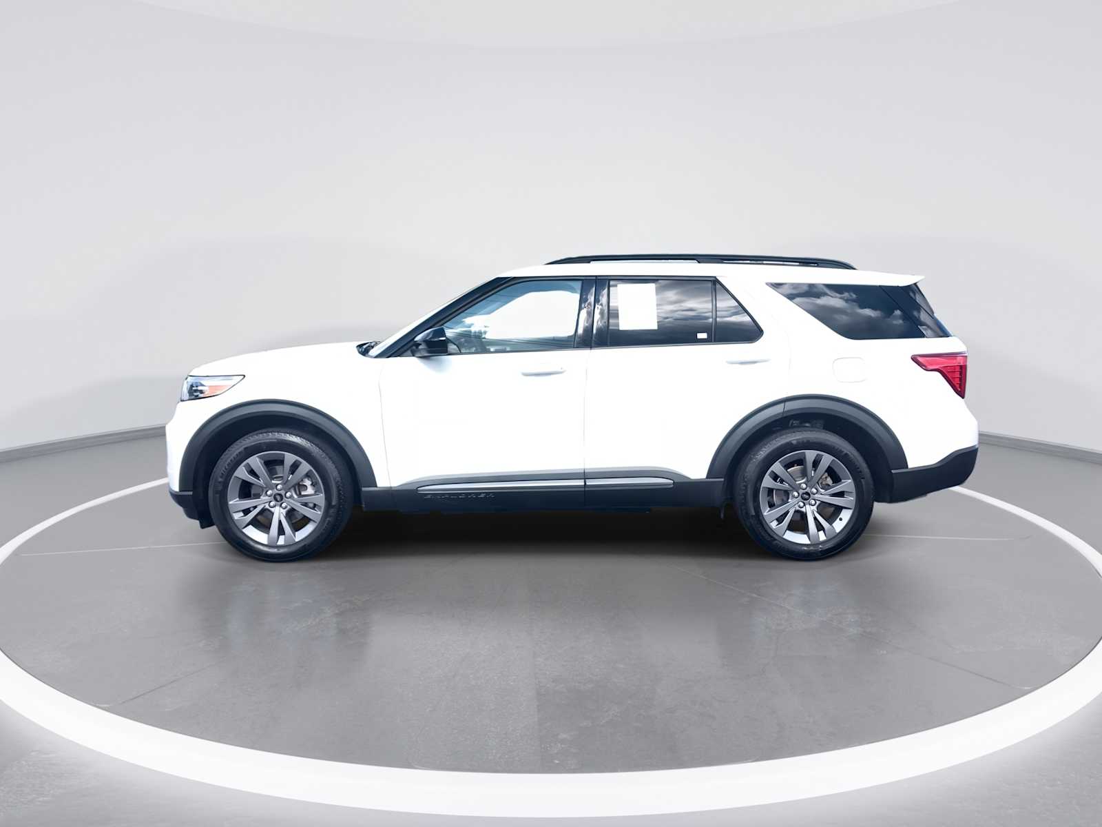 2023 Ford Explorer XLT photo 4