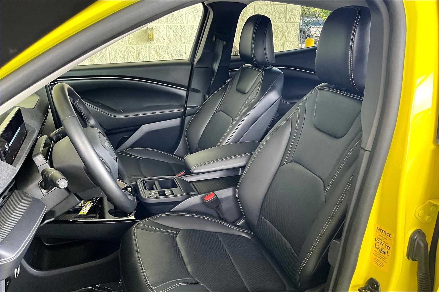 2025 Ford Mustang Mach-E Premium photo 7
