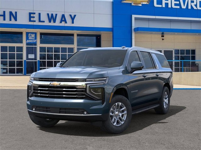 2025 Chevrolet Suburban LT photo 3