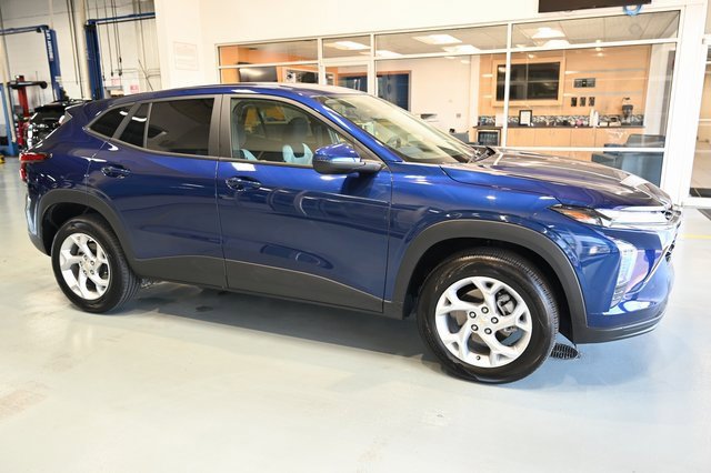 2024 Chevrolet Trax LS photo 4