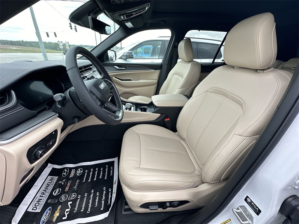2024 Jeep Cherokee 4xe photo 3