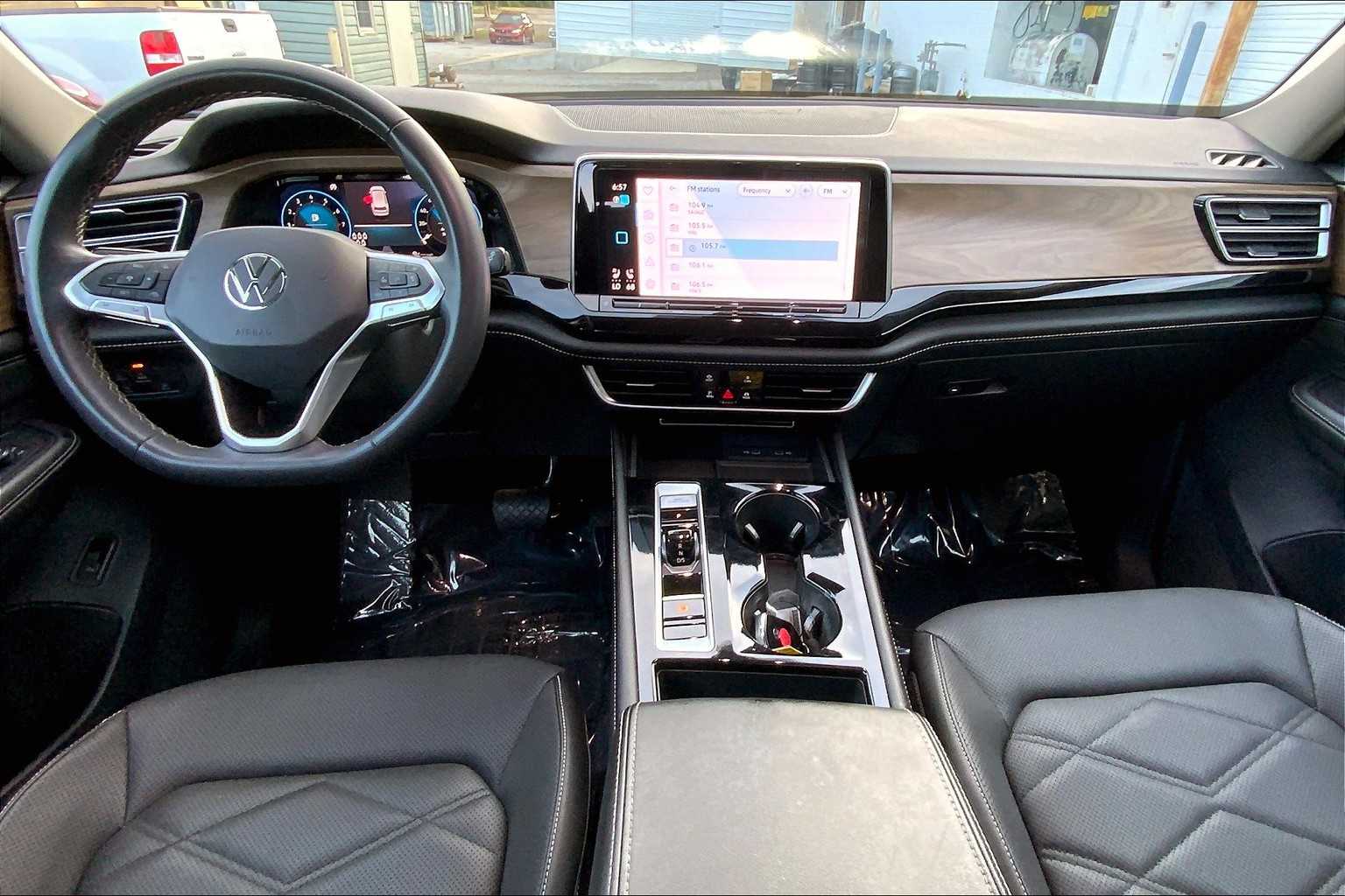 2024 Volkswagen Atlas SE Technology photo 14