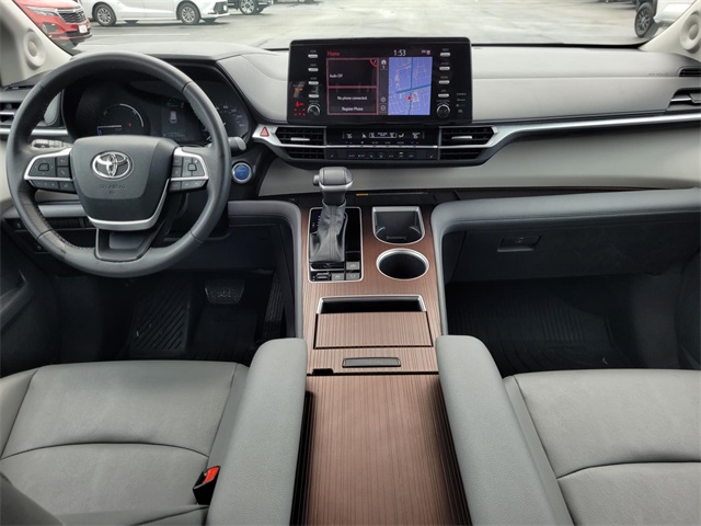 2024 Toyota Sienna XLE photo 32