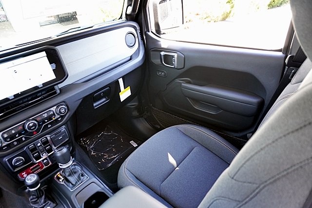 New 2025 Granite Crystal Metallic Clear-Coat Exterior Paint Jeep Willys image 28