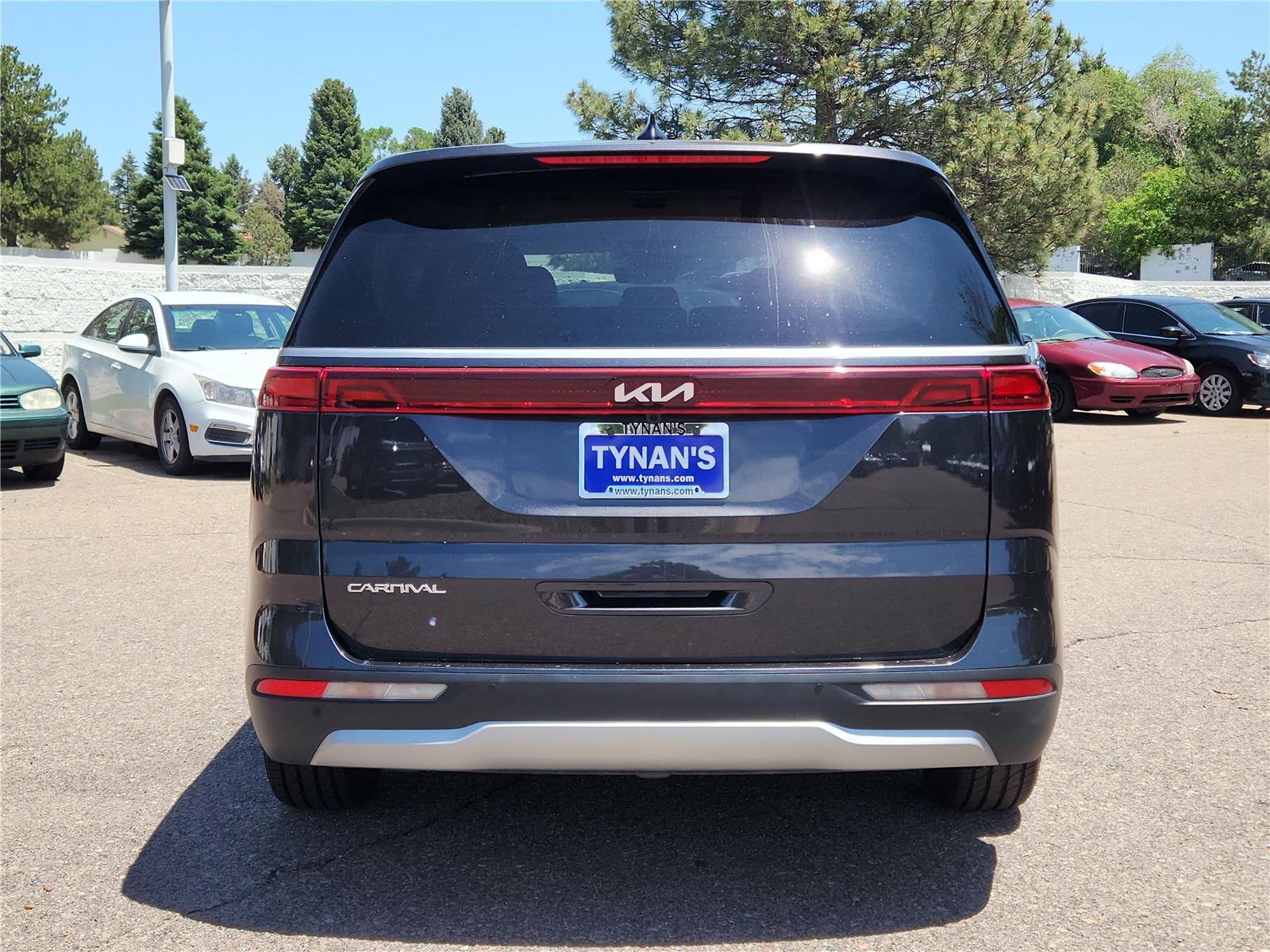 2024 Kia Carnival EX photo 4