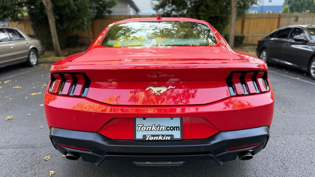 2024 Ford Mustang EcoBoost photo 7