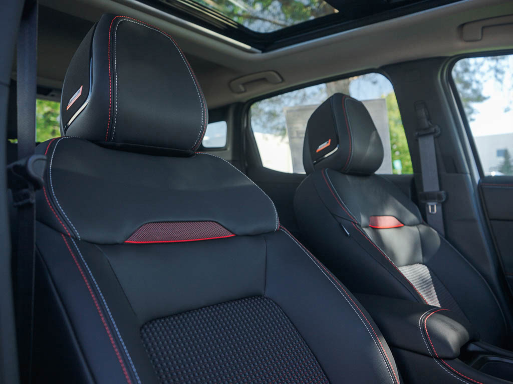 2025 Nissan Kicks SR photo 9