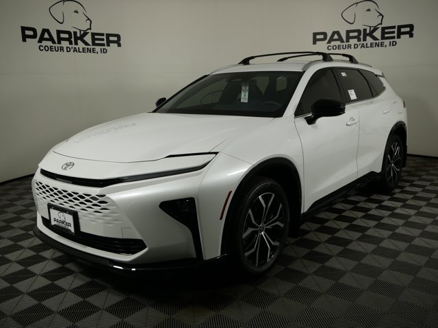 2025 Toyota Crown Signia XLE's photo