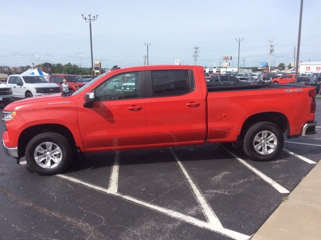 2024 Chevrolet Silverado 1500 LT photo 3