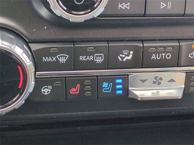 2025 Ford F-350 Lariat photo 21