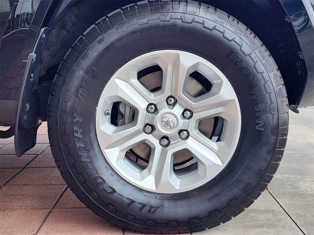 2021 Toyota 4Runner SR5 photo 3