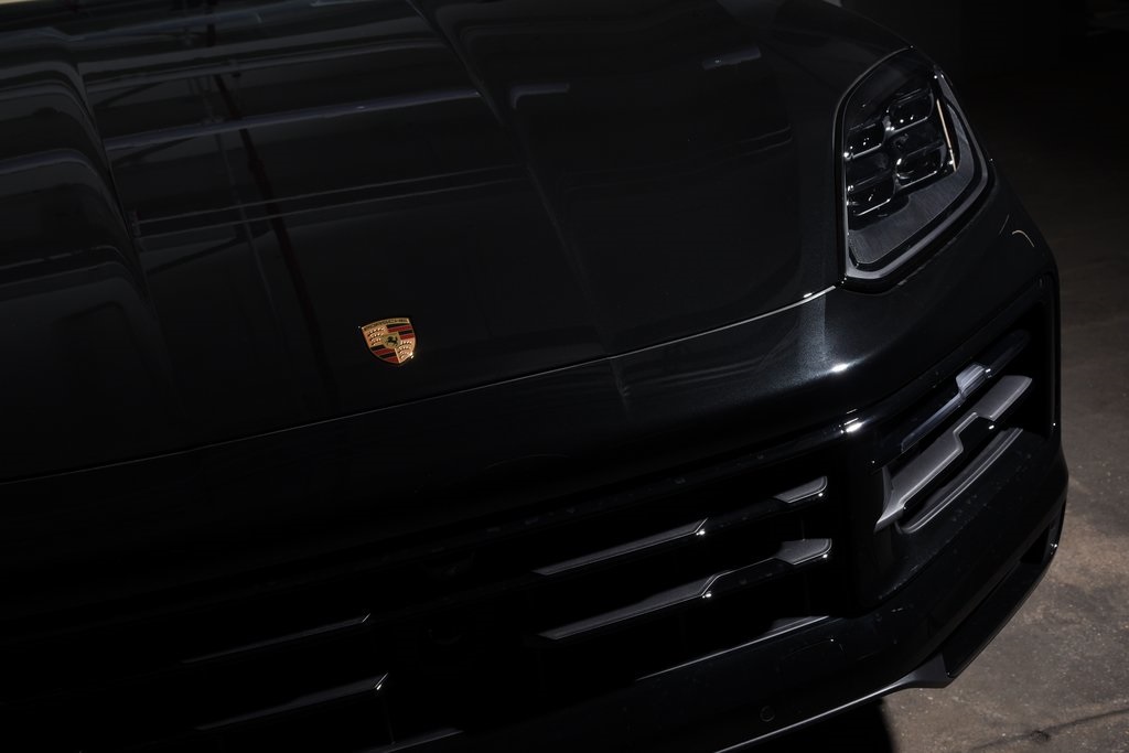 2025 Porsche Cayenne photo 11
