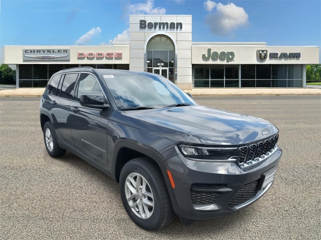 2025 Jeep Grand Cherokee Laredo's photo