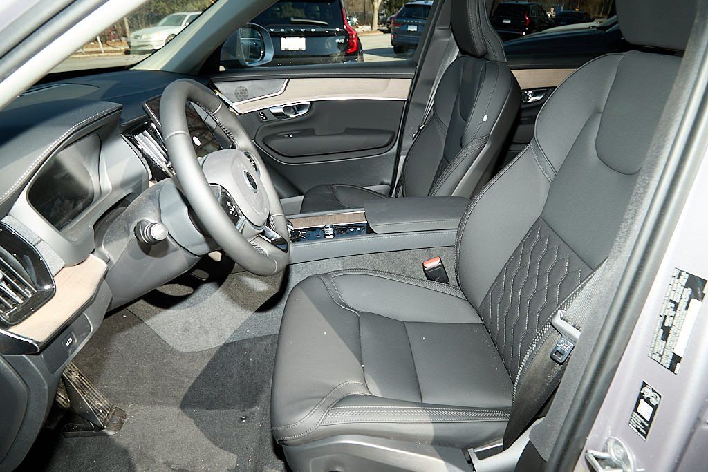 2026 VOLVO XC90 - Image 13