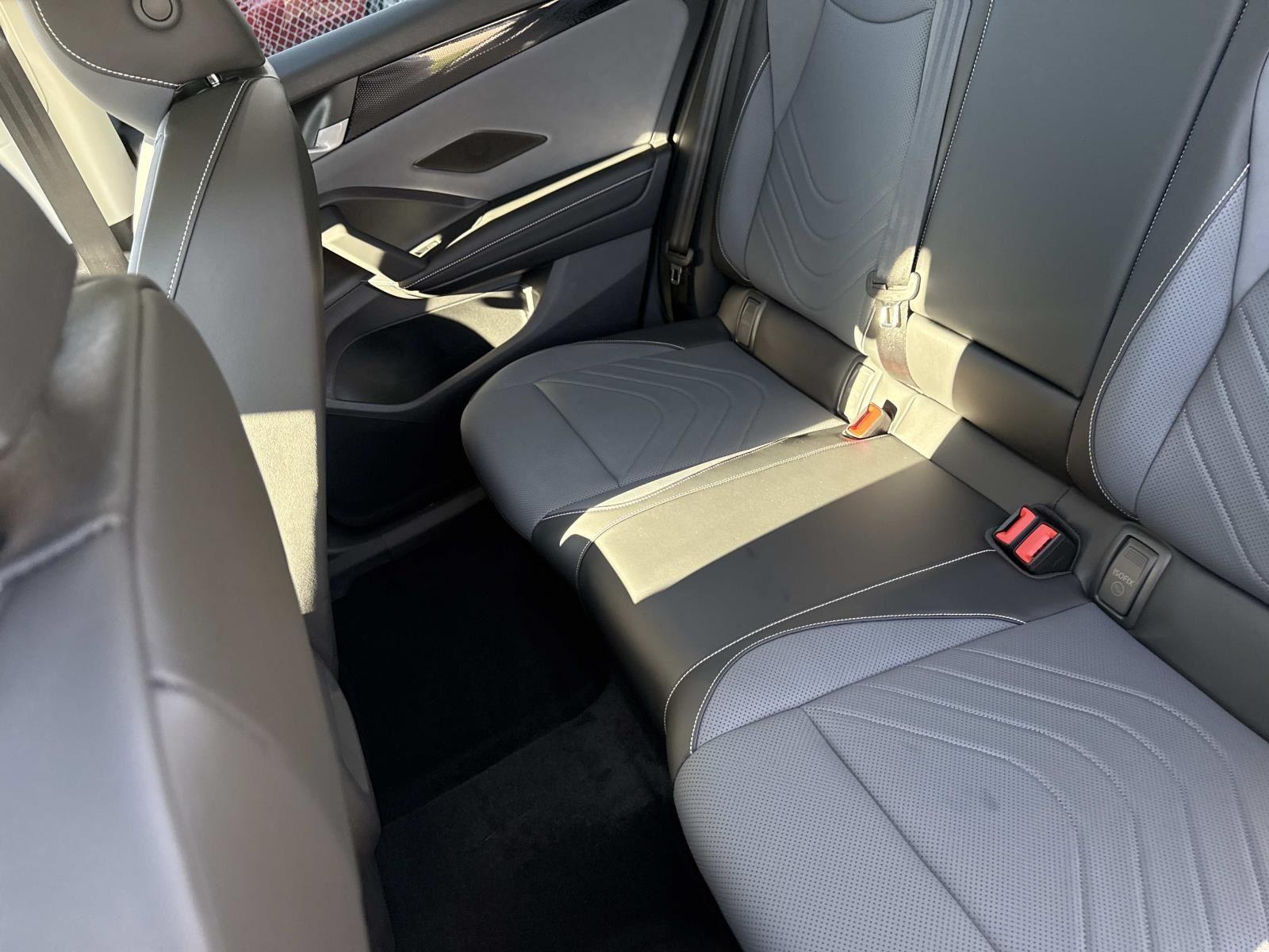 2025 Volkswagen Tiguan SE photo 4