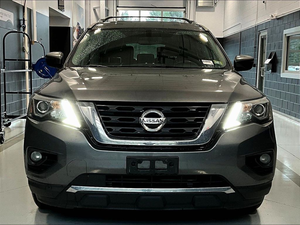 2020 Nissan Pathfinder SV photo 2