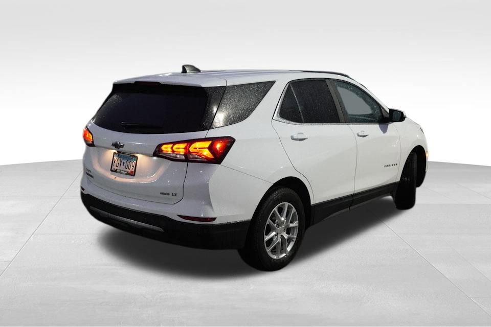 2022 Chevrolet Equinox LT photo 3