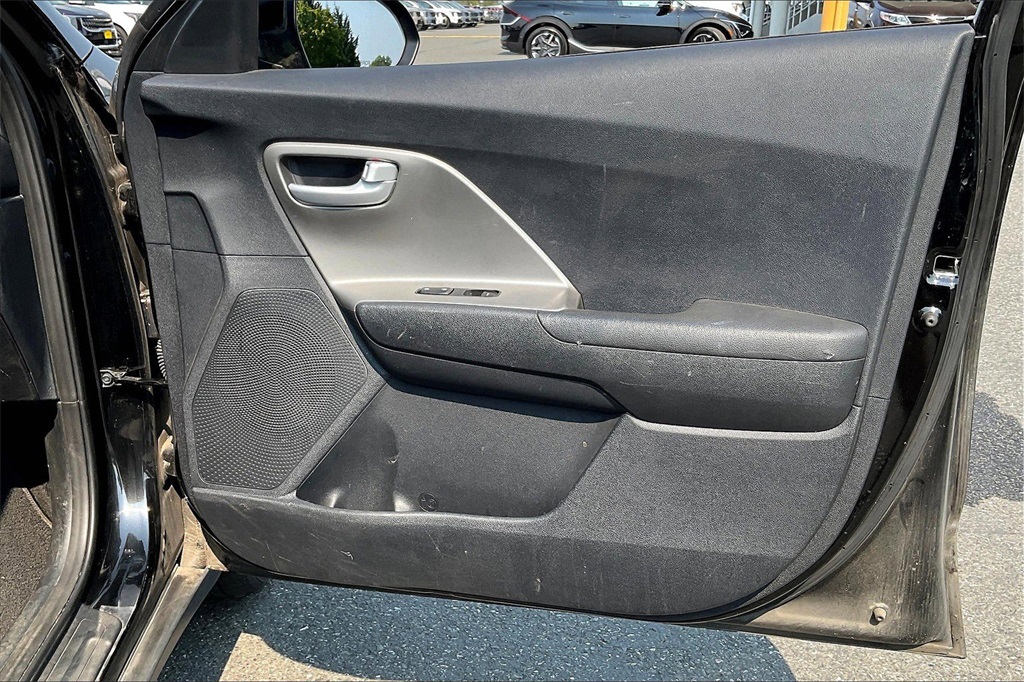 2018 Kia Niro LX photo 21