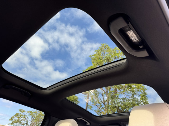 2026 Mercedes Benz GLB 250 photo 3