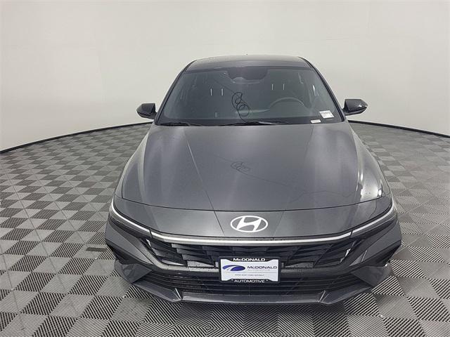 2025 Hyundai Elantra SEL Sport photo 3