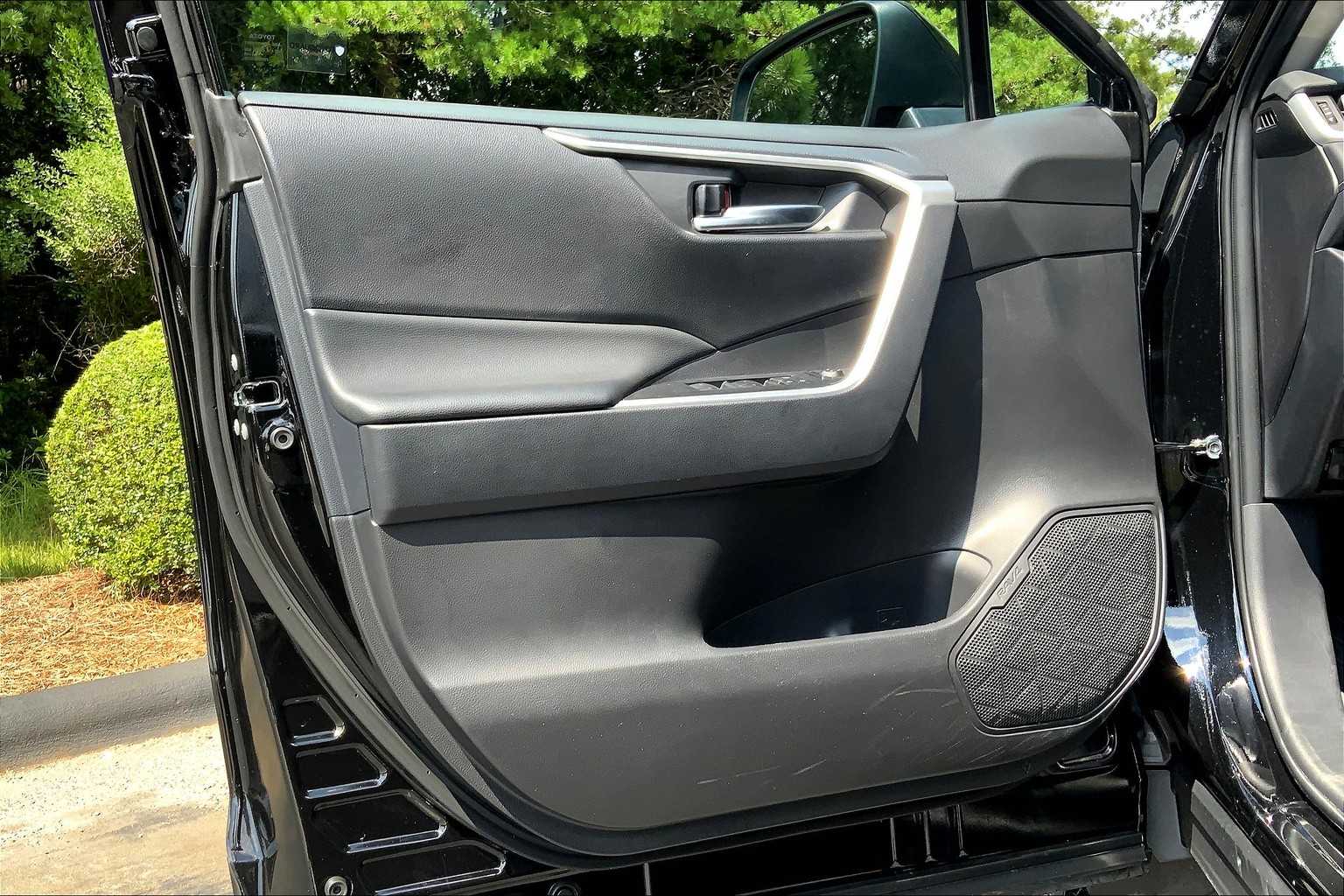 2024 Toyota RAV4 XLE photo 18