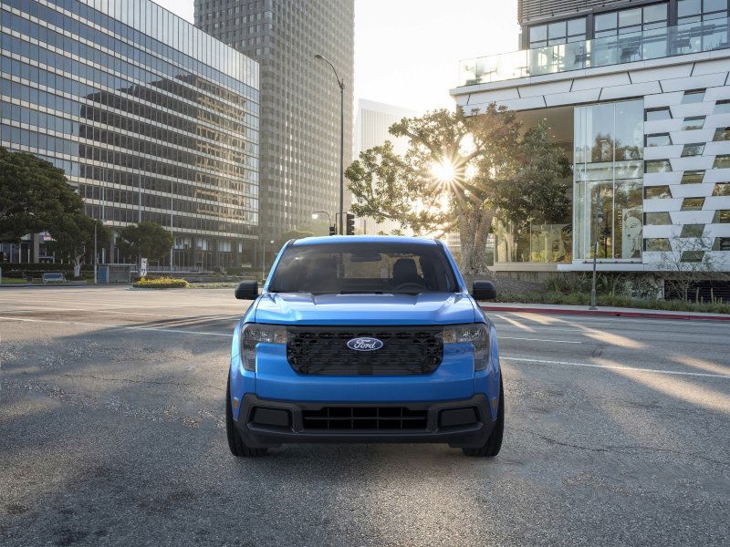 2025 Ford Maverick XLT photo 2