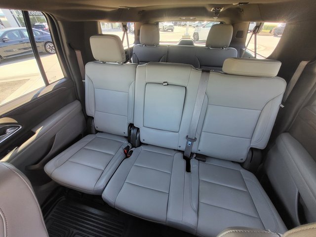 2023 Chevrolet Suburban Z71 photo 13