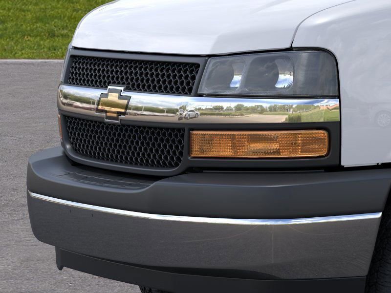 2025 Chevrolet Express Cutaway 3500 photo 11