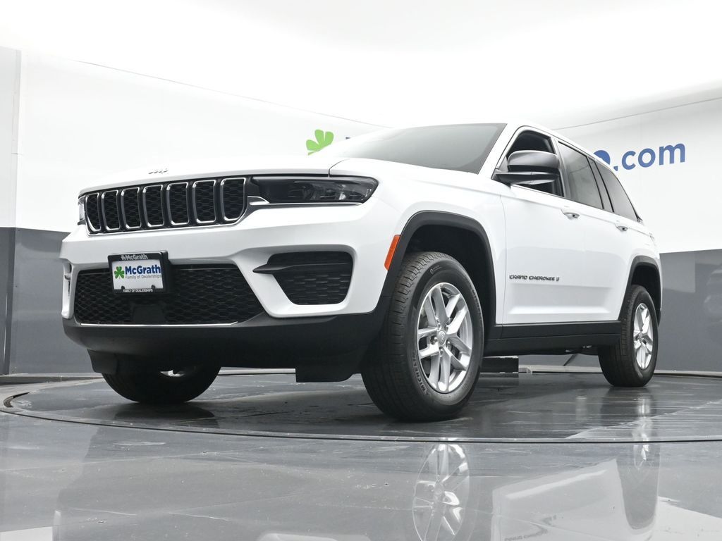 2025 Jeep Grand Cherokee Laredo X photo 4