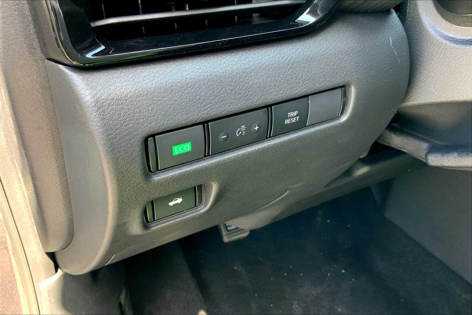 2025 Nissan Sentra SV photo 18