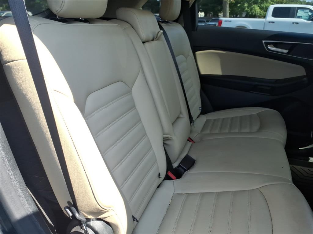 2022 Ford Edge SEL photo 9