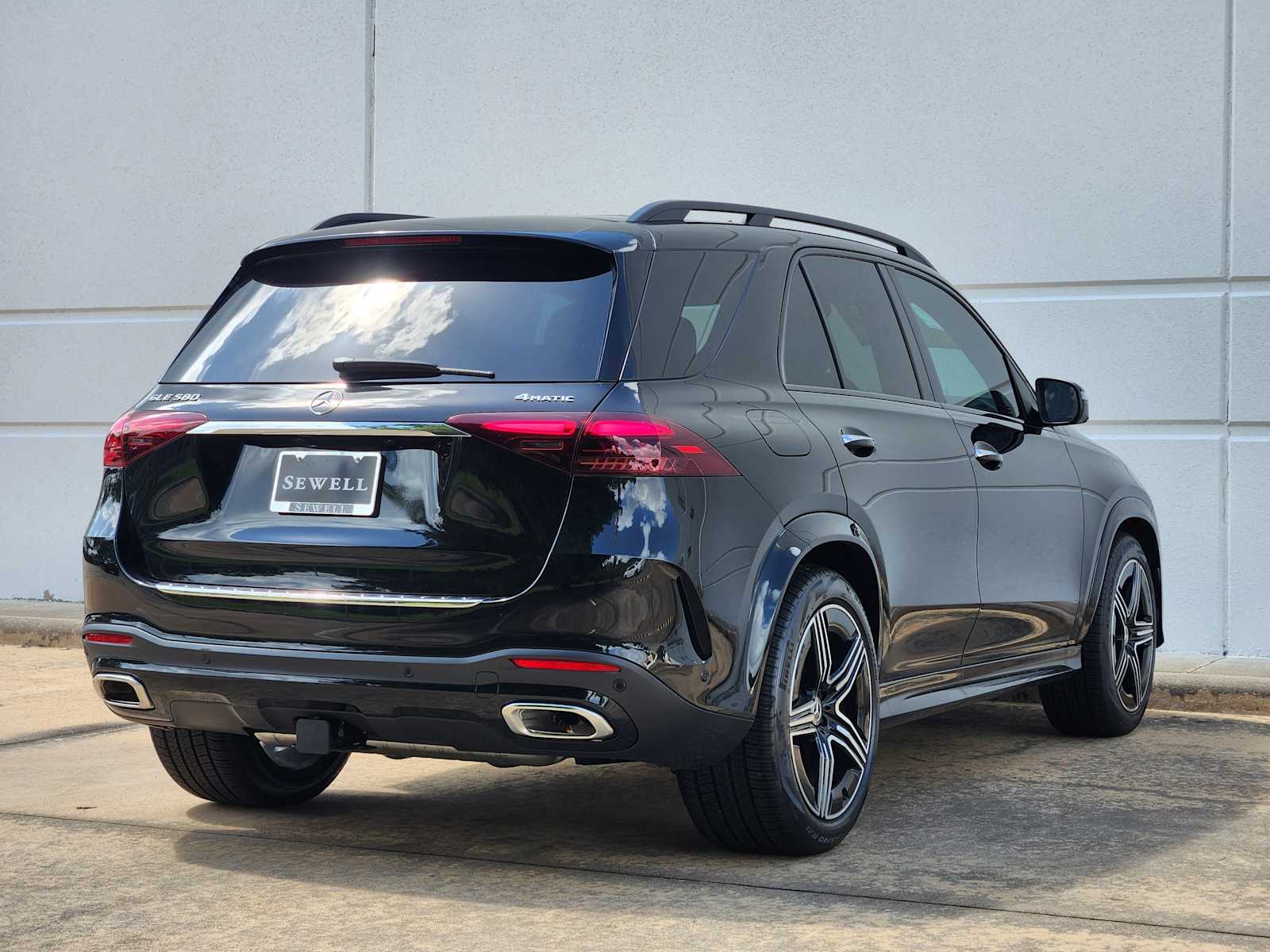 2025 Mercedes Benz GLE 580 4MATIC photo 3