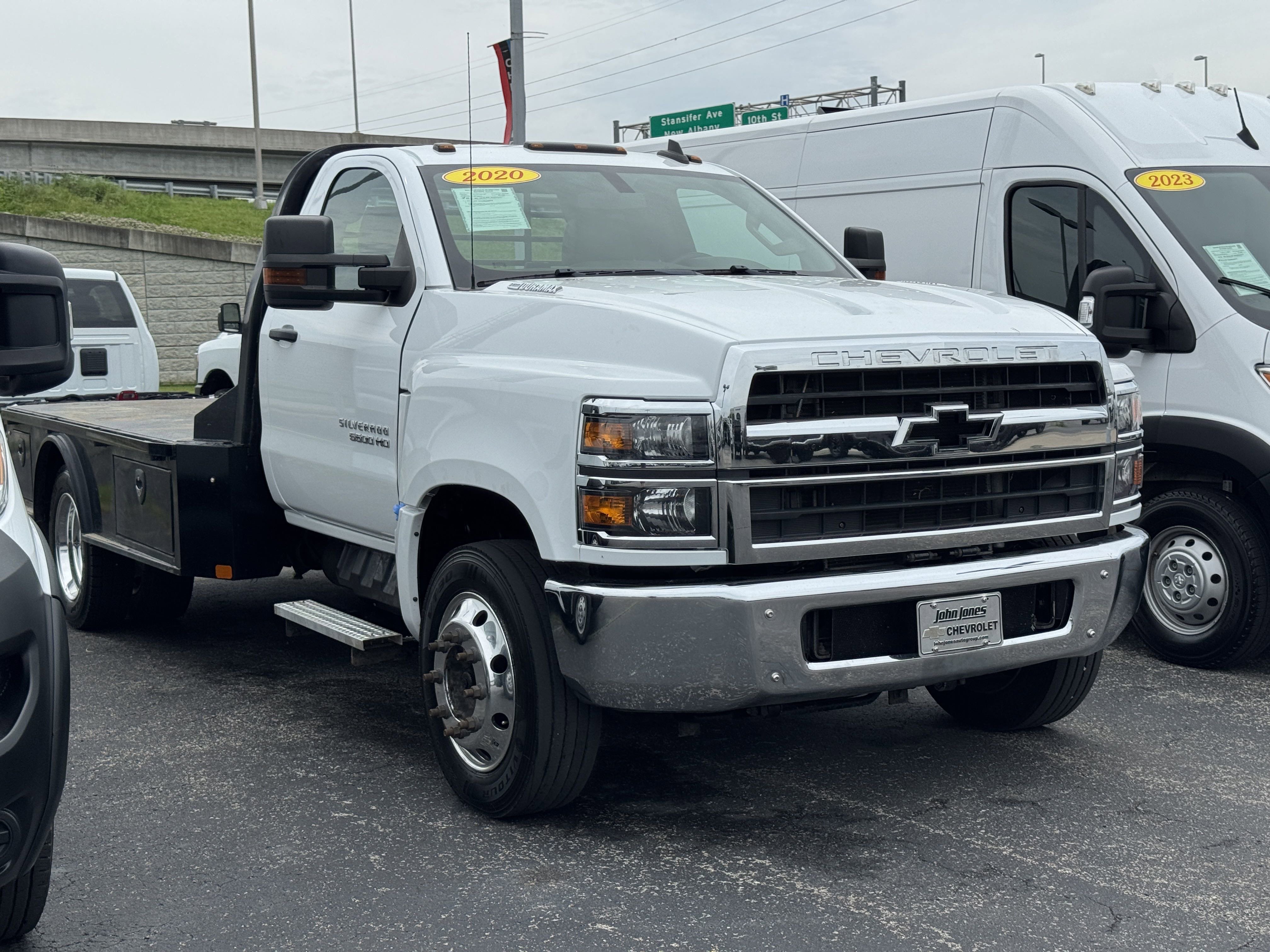 2020 Chevrolet Silverado 5500HD Work Truck photo 2