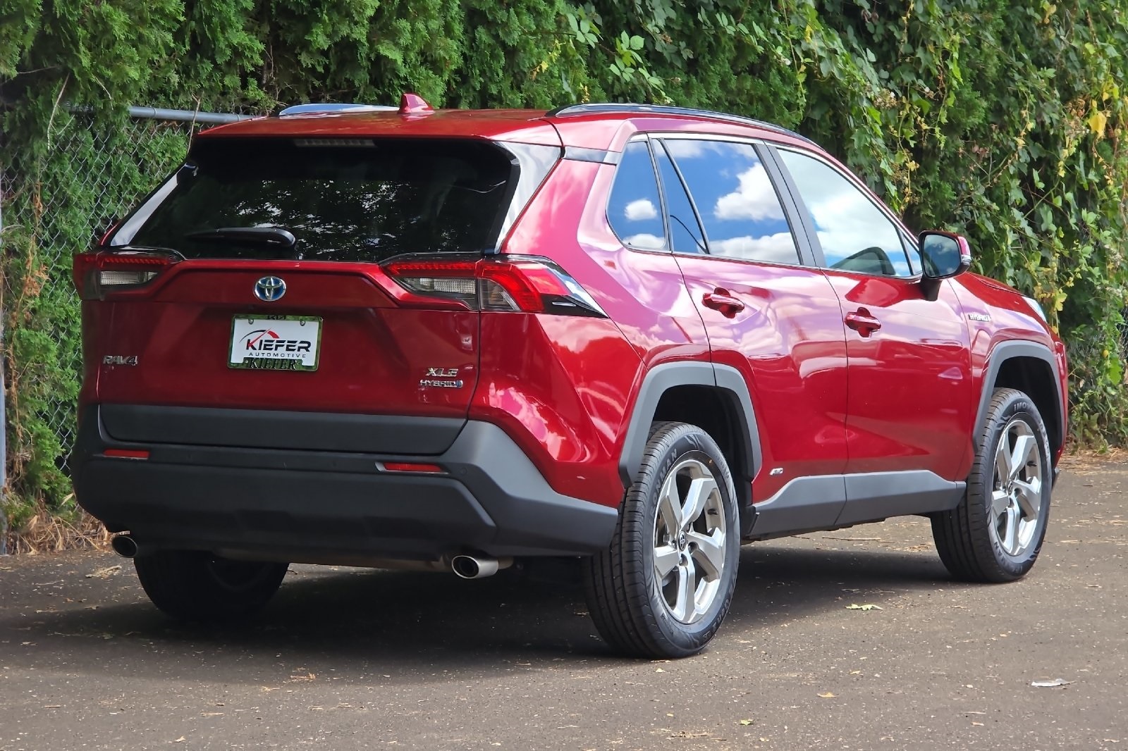 2021 Toyota RAV4 Hybrid XLE Premium photo 4
