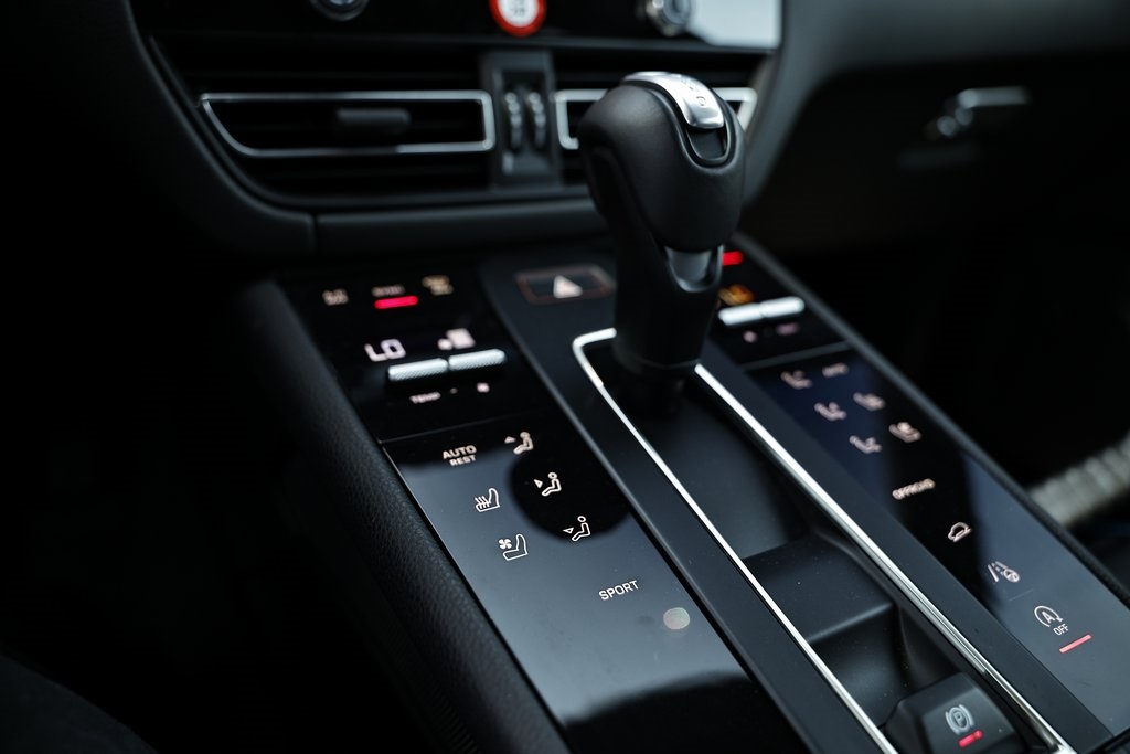 2024 Porsche Macan T photo 39