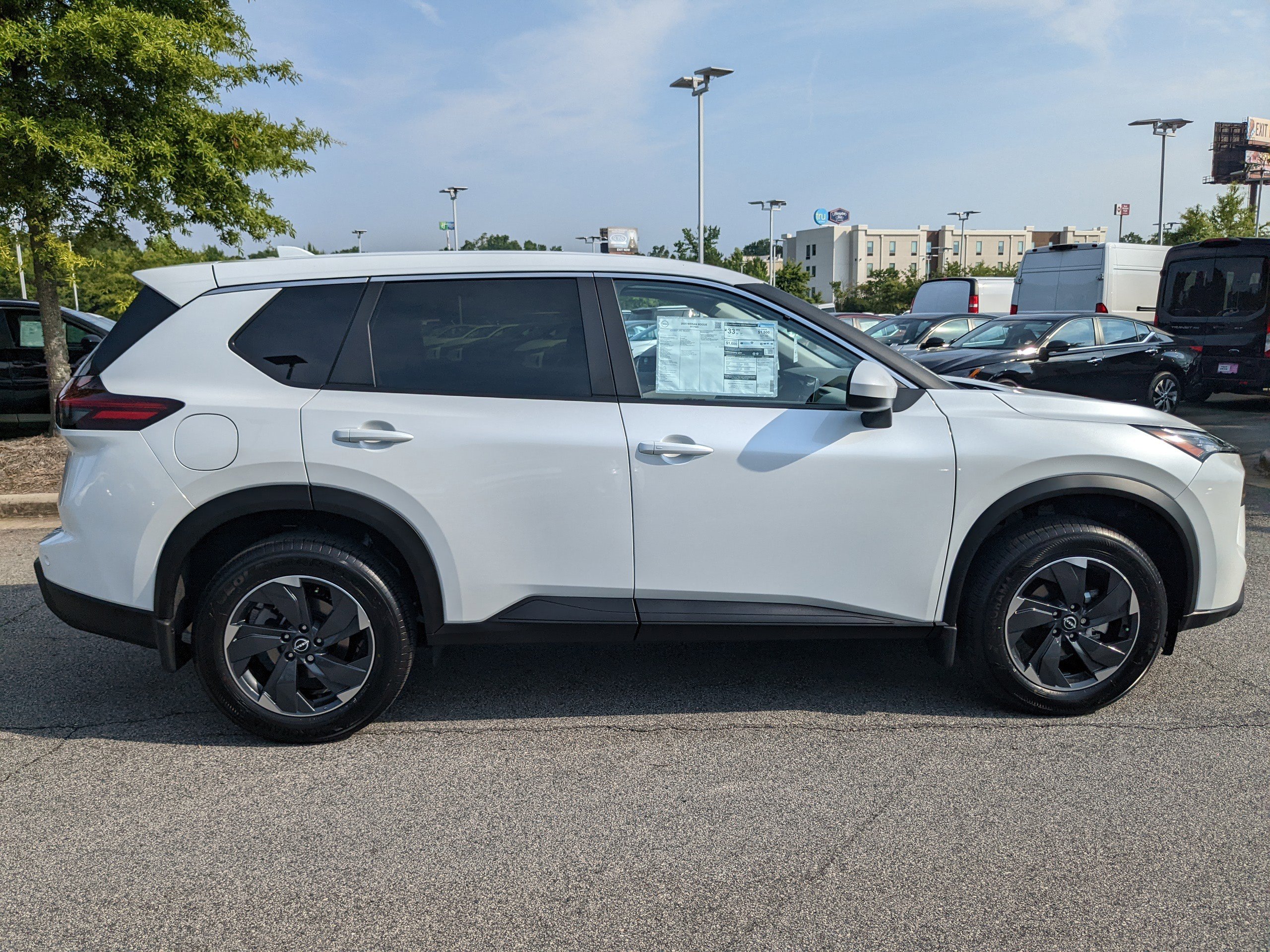 2025 Nissan Rogue SV photo 2