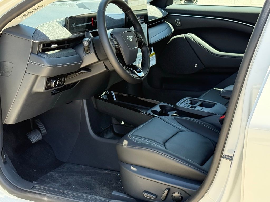 2025 Ford Mustang Mach-E Premium photo 6