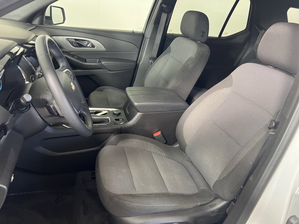 2023 Chevrolet Traverse Cloth 1LT photo 2