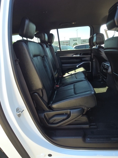 2023 Jeep Wagoneer L Series II photo 33