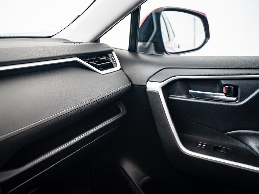 2021 Toyota RAV4 Hybrid XLE photo 34