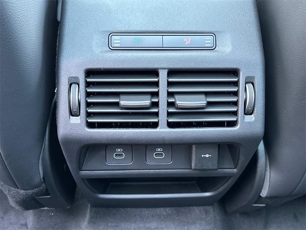 2025 Land Rover Discovery Sport S photo 14