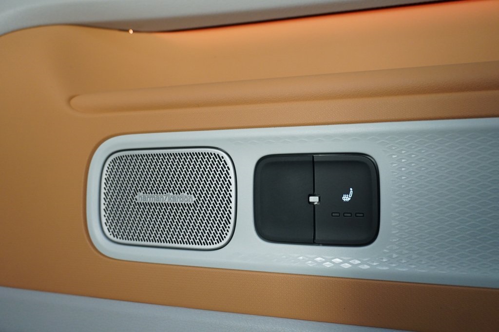 2025 Volkswagen ID. Buzz photo 30