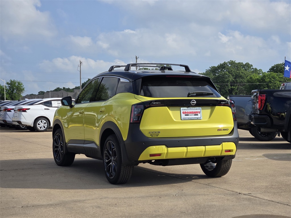 2025 Nissan Kicks SR photo 3