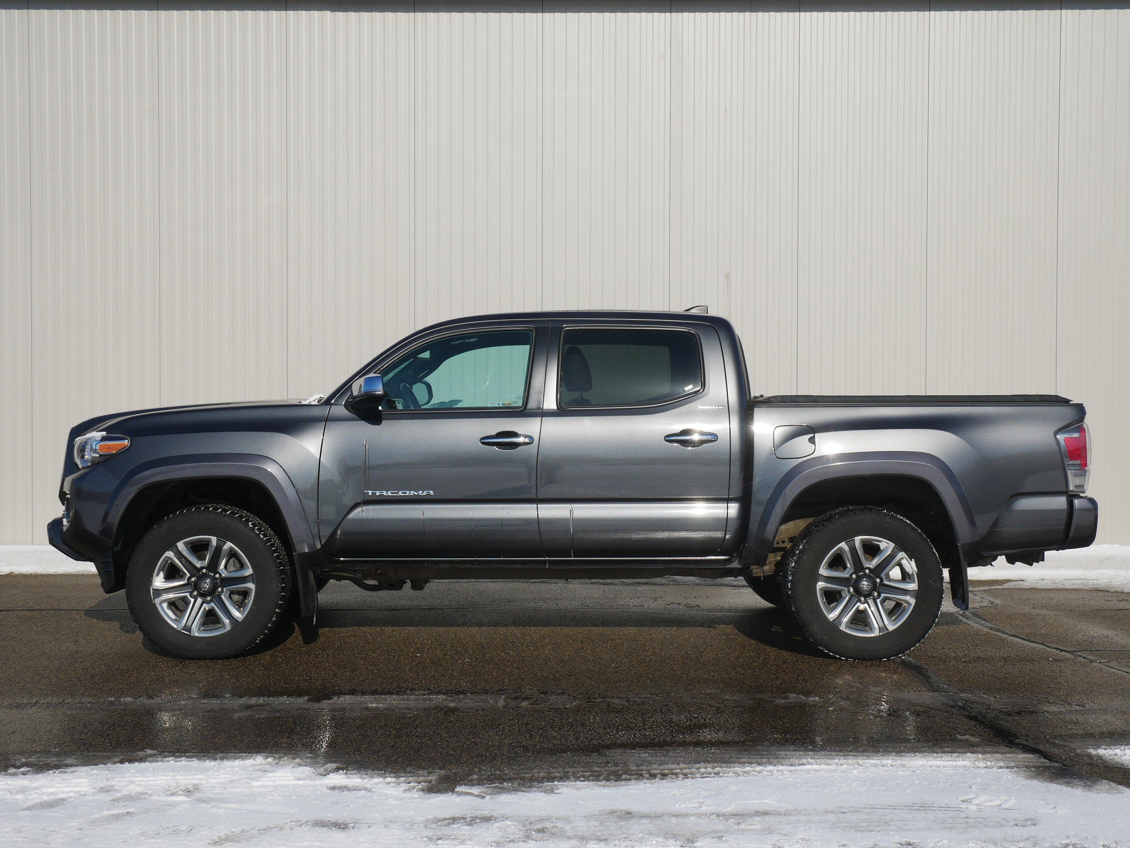 Used 2019 Toyota Tacoma Limited with VIN 3TMGZ5AN0KM257462 for sale in Hastings, Minnesota